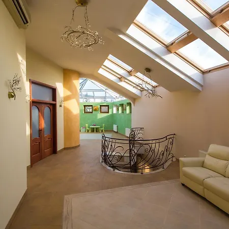 10 Готель Львів