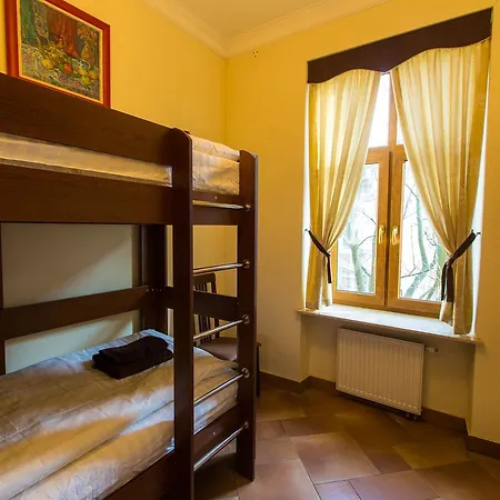 10 Hotel *