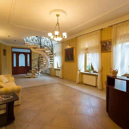 10 Hotel