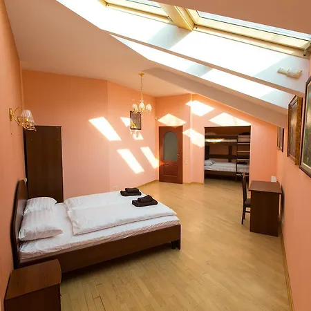 10 Hotel *